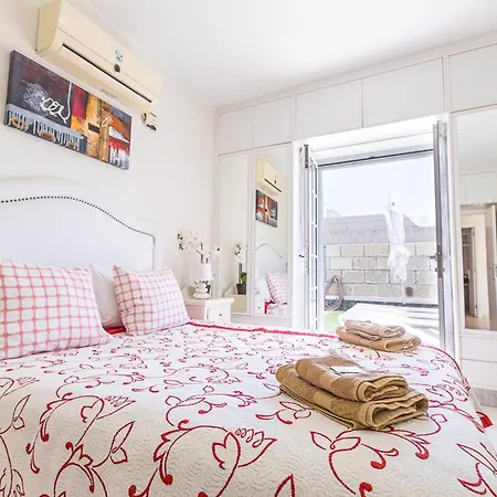 Cozy In Madronal De Fanabe With Large Private Pool Вилла Адехе