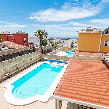 Вилла Cozy In Madronal De Fanabe With Large Private Pool